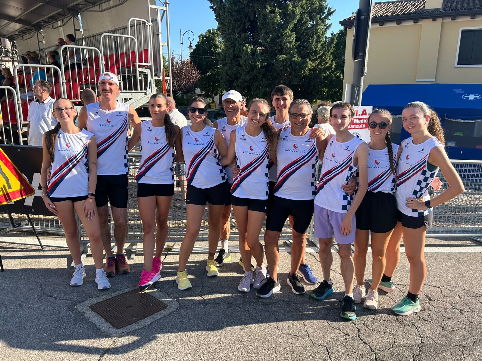 Gruppo di atleti e tecnici di Atletica Montebelluna